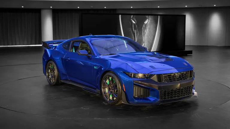 Ford đấu giá chiếc Mustang Dark Horse SC đầu tiên để làm từ thiện